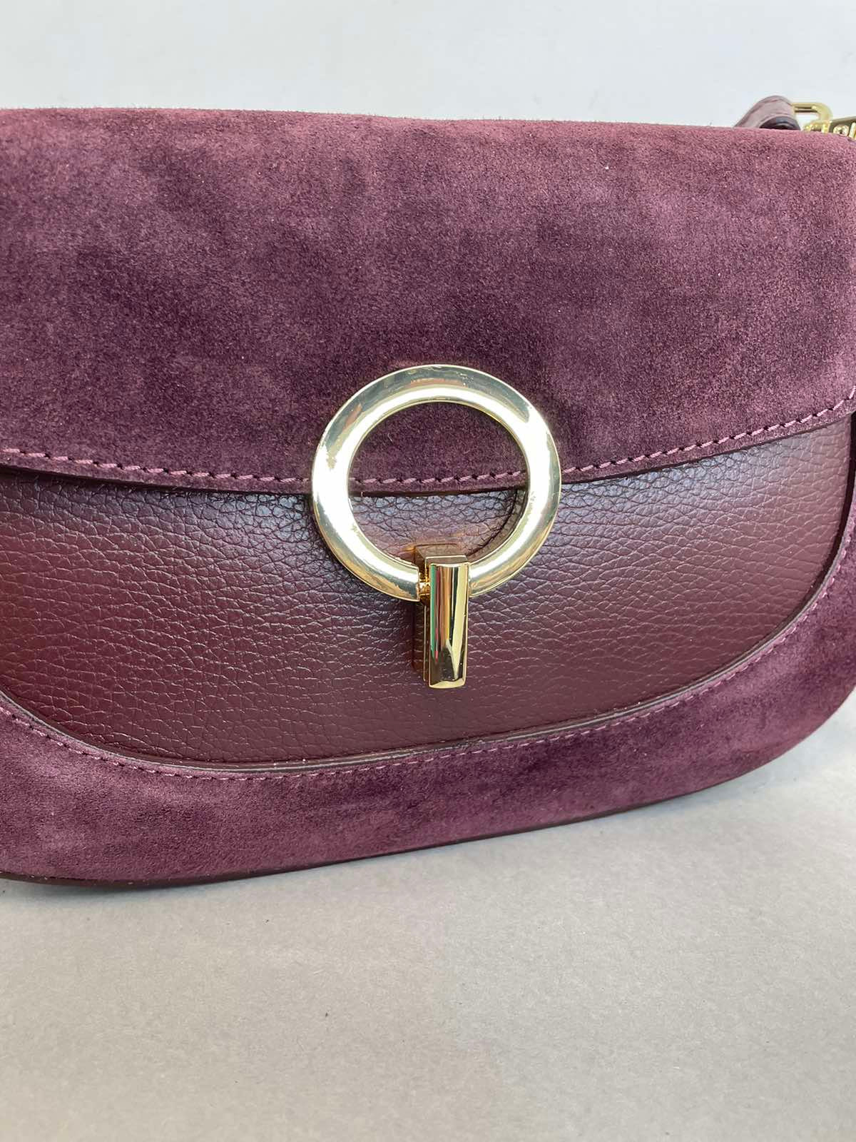 Natūralios odos moteriška rankinė per petį