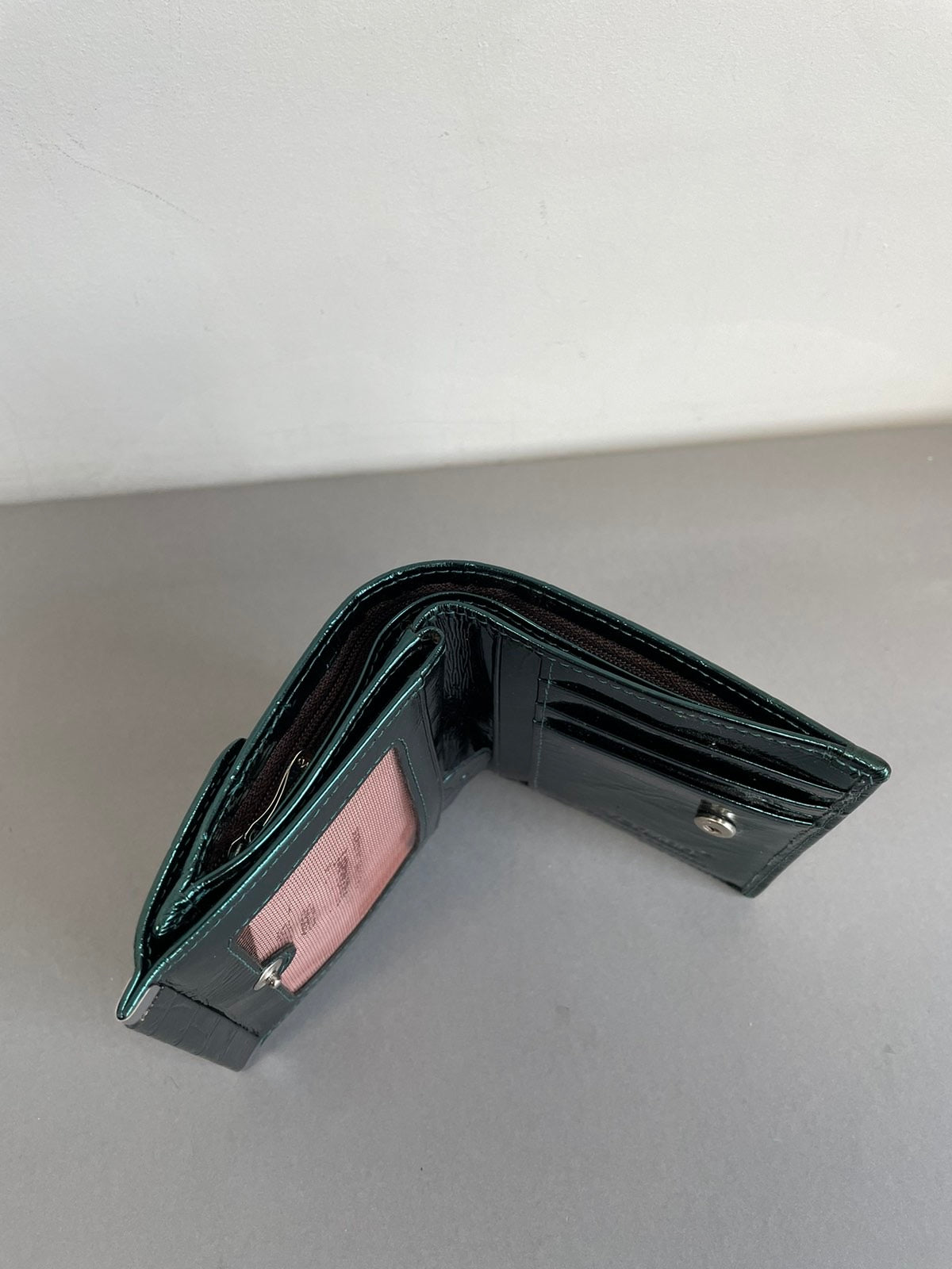 Moteriškos piniginės-kortelinės