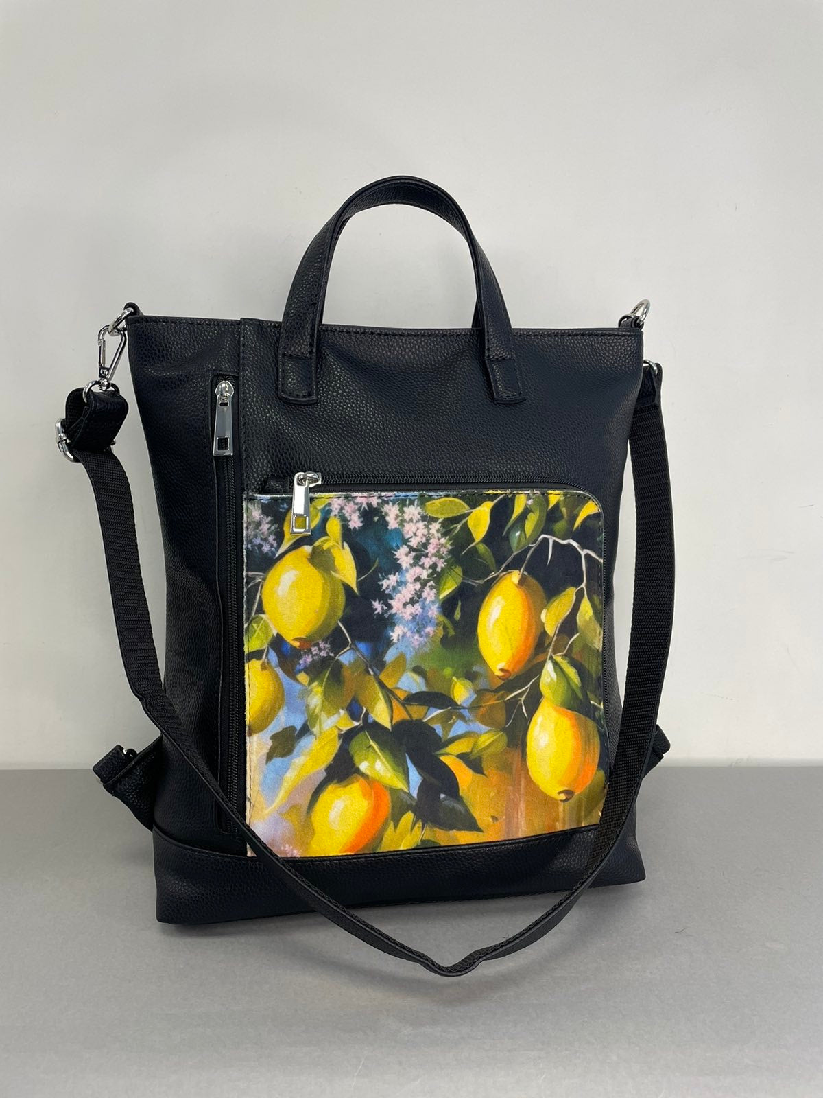 Moteriška kuprinė su paveikslėliu