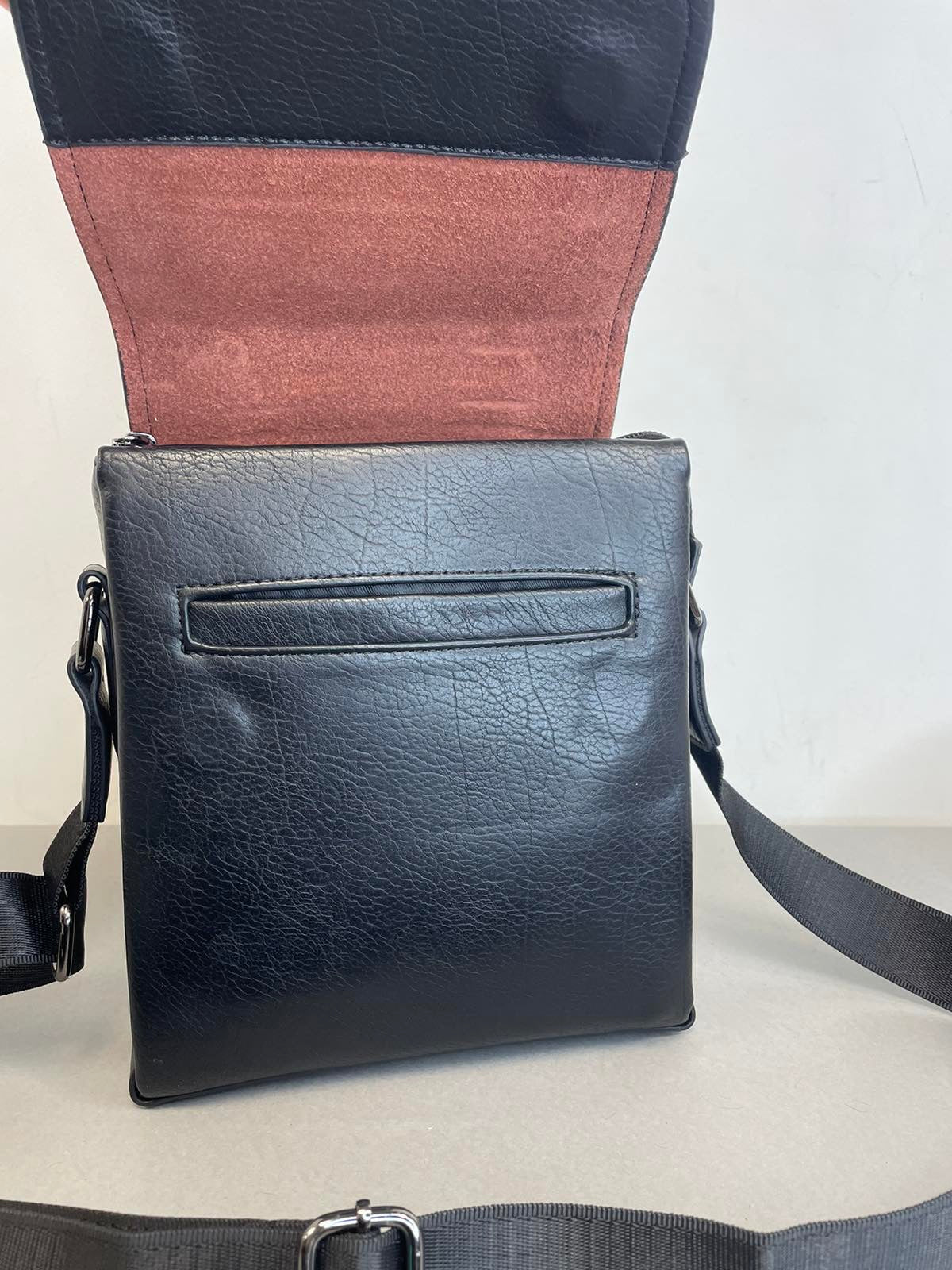 Vyriška rankinė per petį