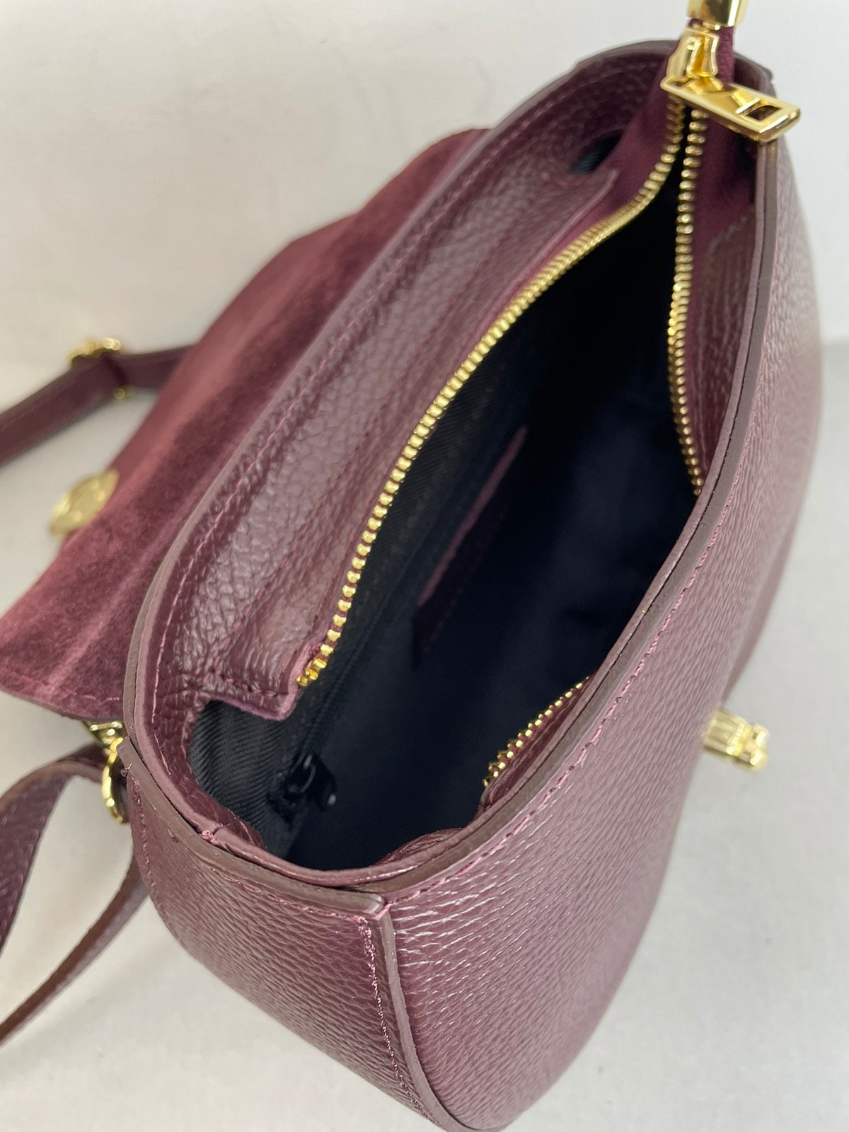 Natūralios odos moteriška rankinė per petį