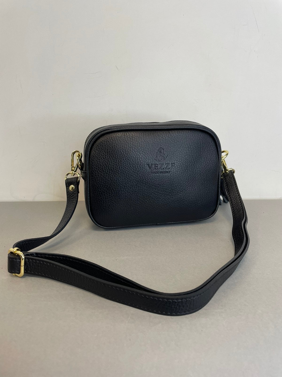 Vezze natūralios odos rankinė per petį