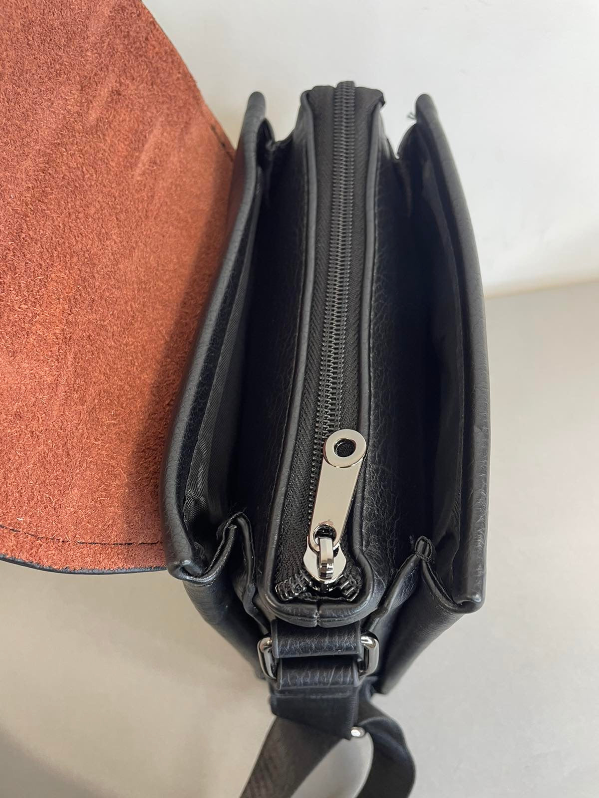 Vyriška rankinė per petį