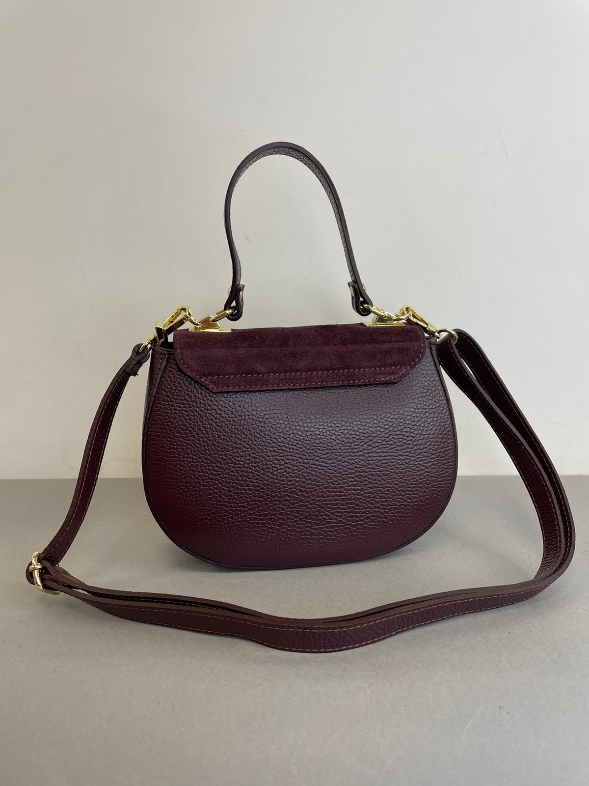 Natūralios odos moteriška rankinė per petį