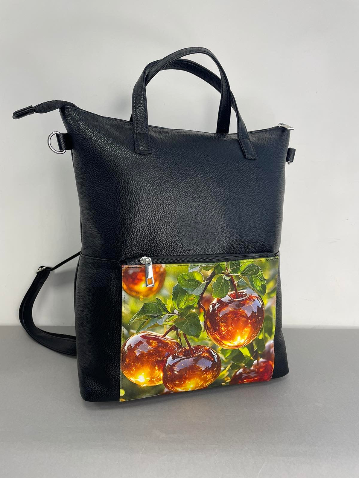 Sominta moteriška kuprinė