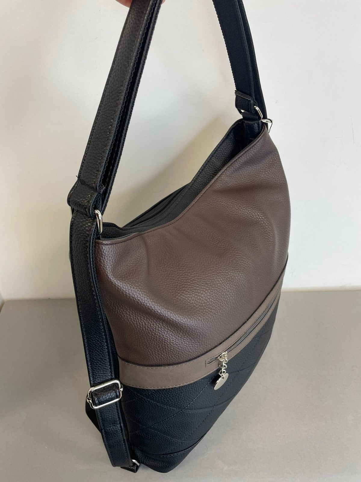 Moteriška rankinė-kuprinė