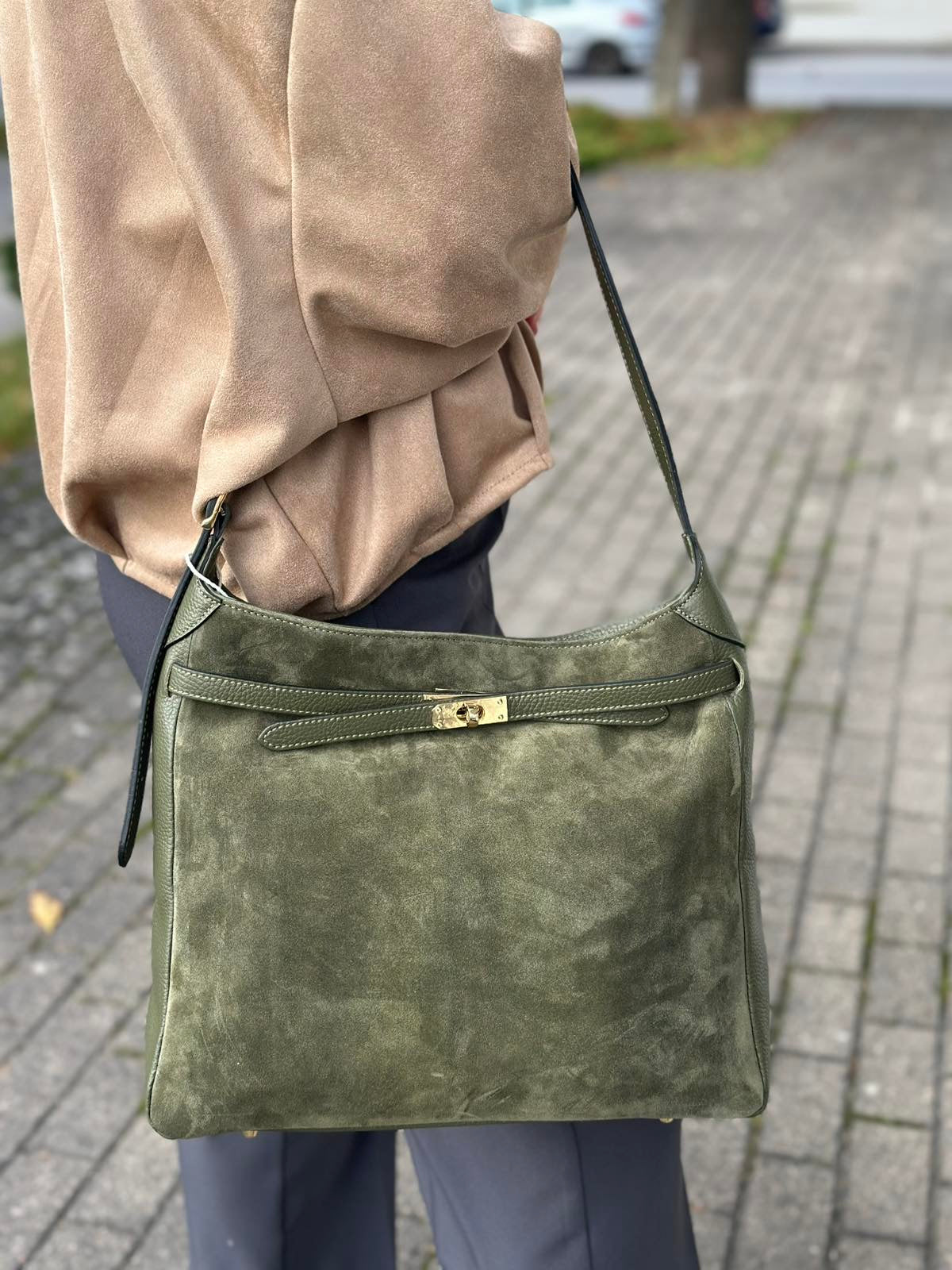 Stilinga natūralios verstos odos rankinė