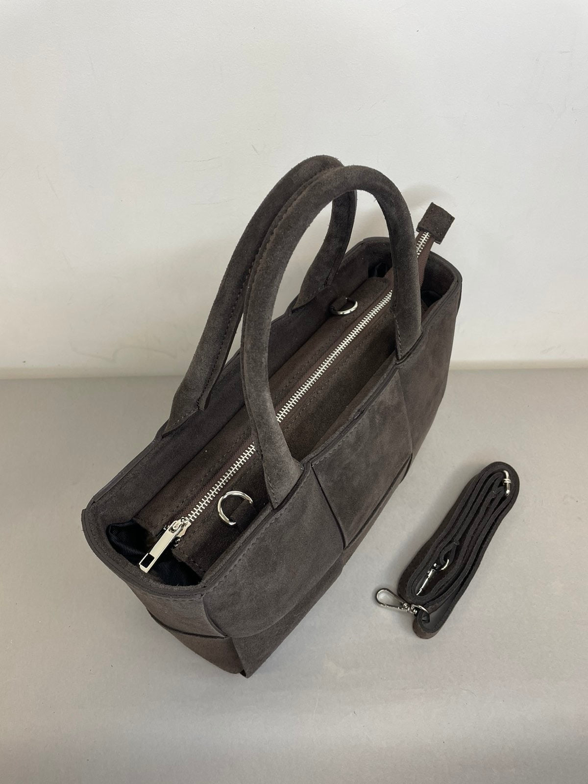 Stilinga natūralios odos rankinė