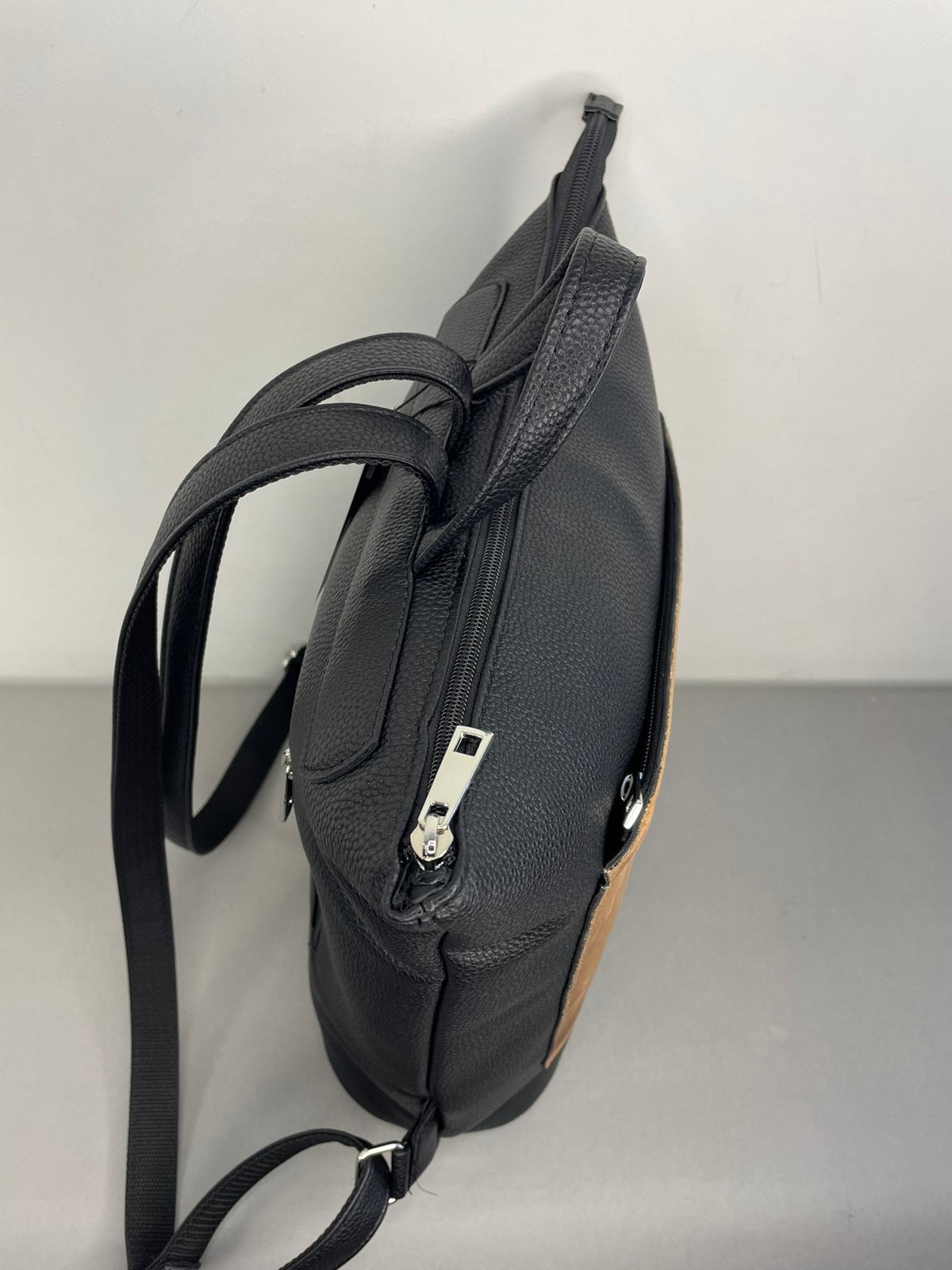 Sominta moteriška kuprinė su paveikslėliu