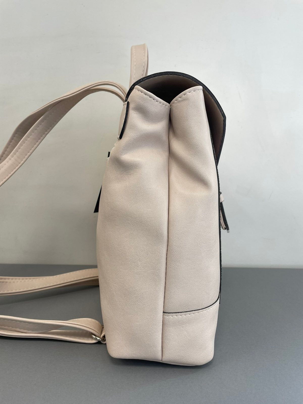 Sominta moteriška kuprinė