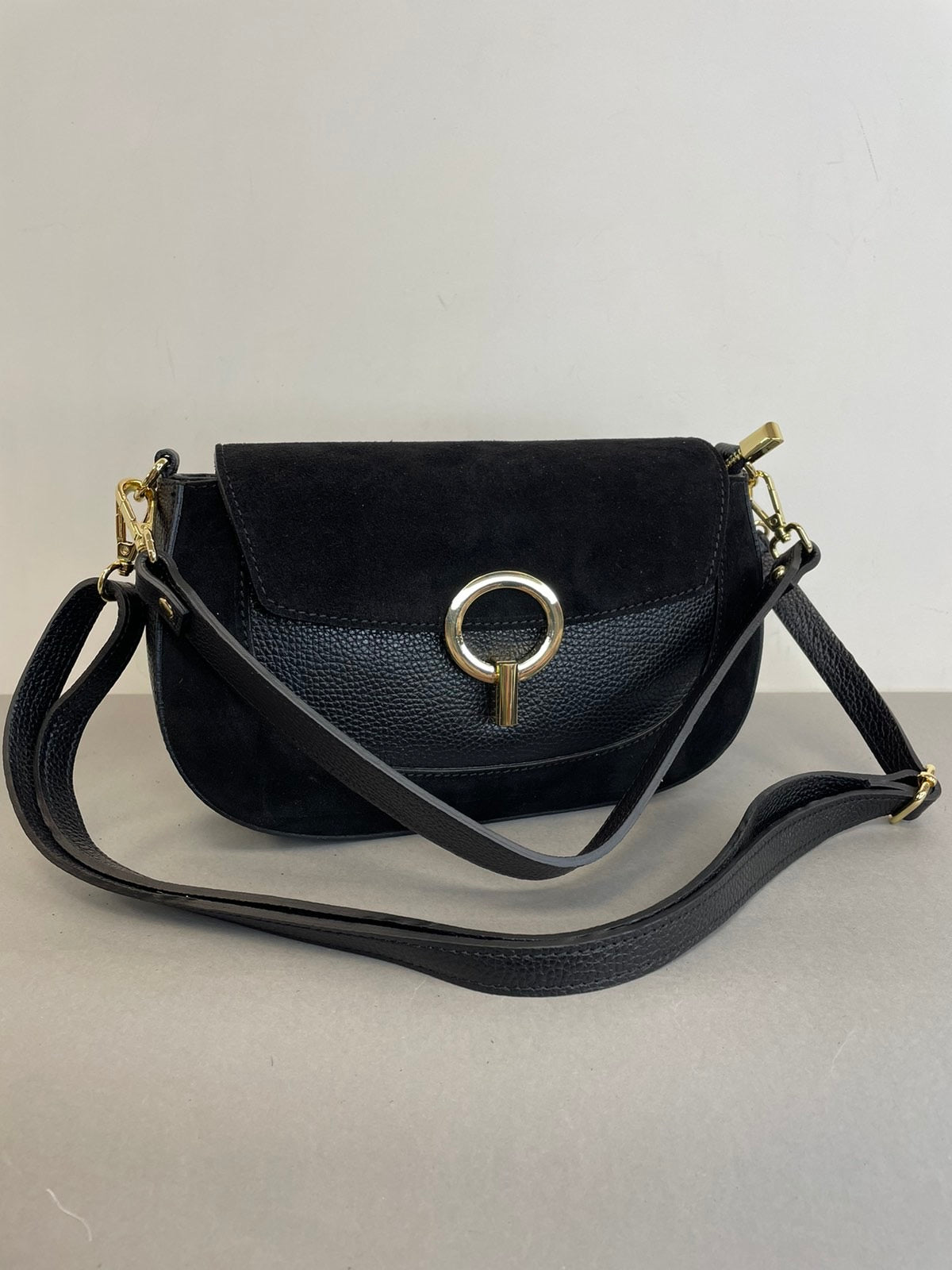 Stilinga natūralios odos rankinė per petį