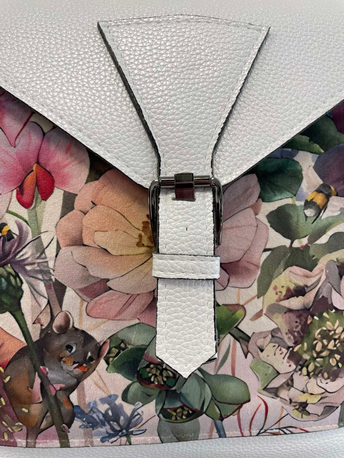 Sominta moteriška kuprinė