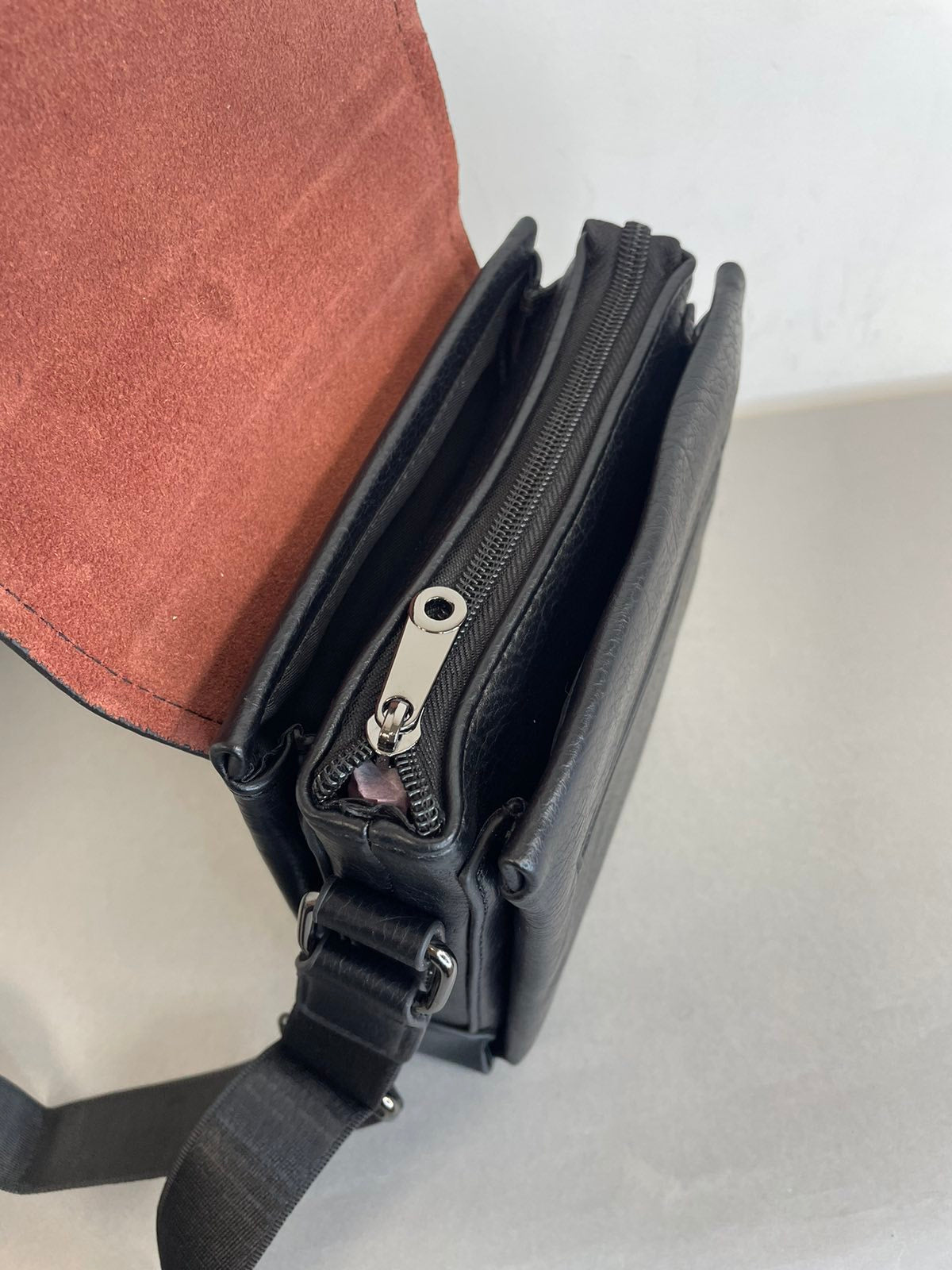 Rankinė per petį vyrams