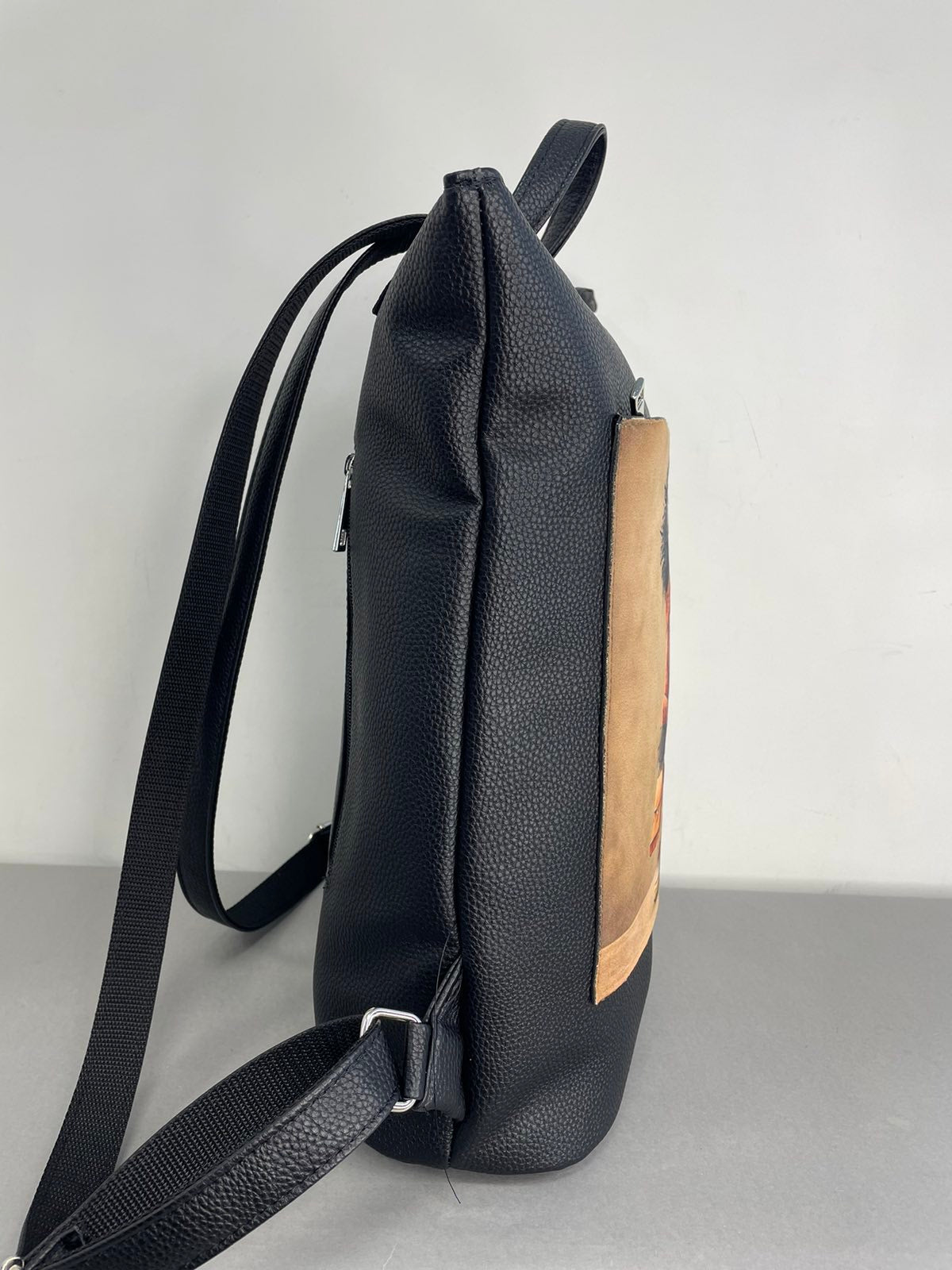 Sominta moteriška kuprinė su paveikslėliu