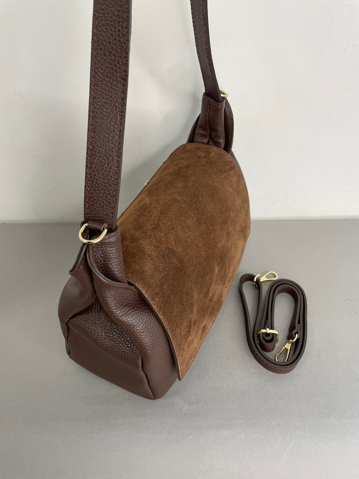 Ruda natūralios odos moteriška rankinė