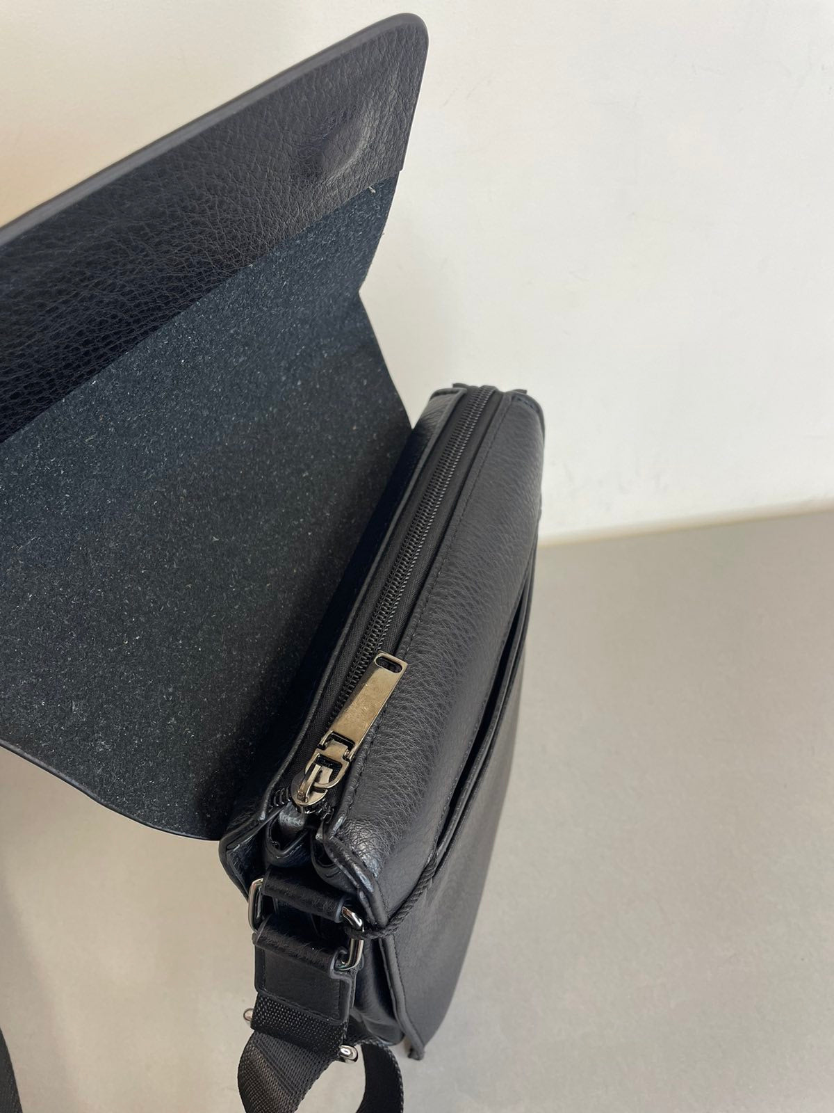 Vyriška rankinė per petį