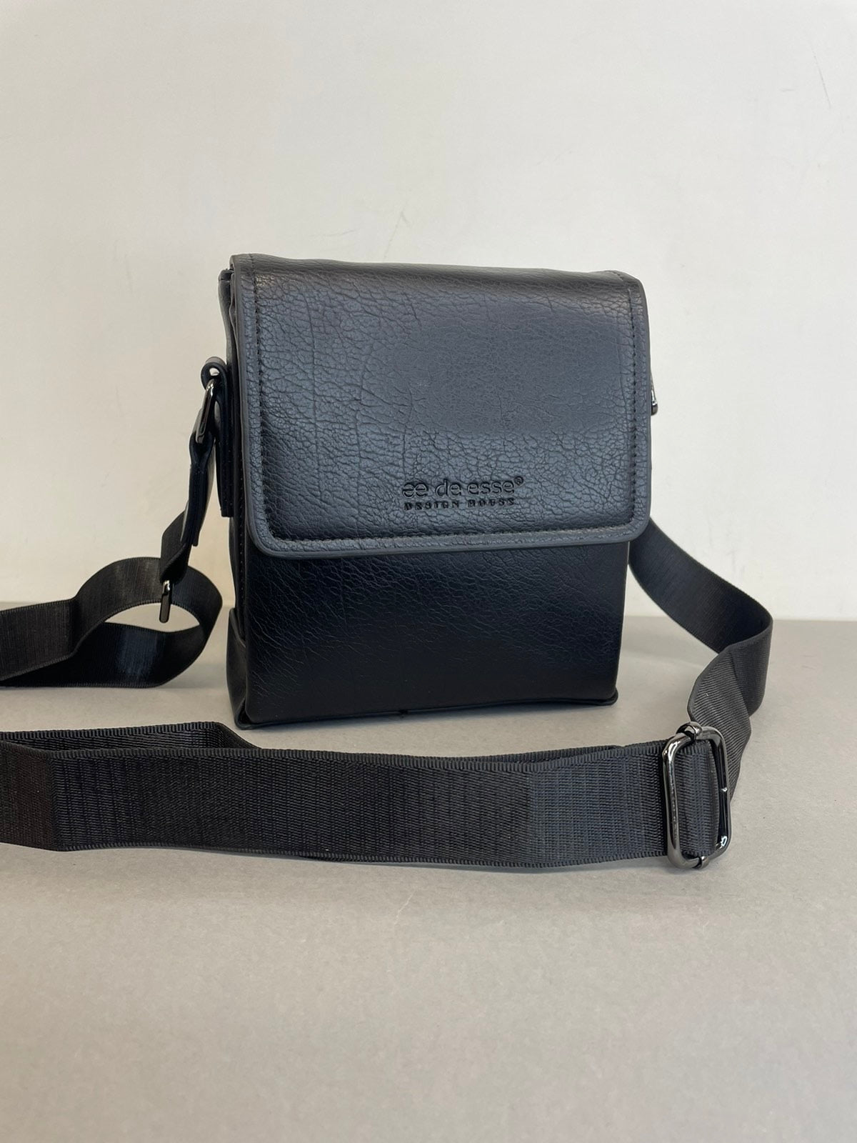 Rankinė per petį vyrams