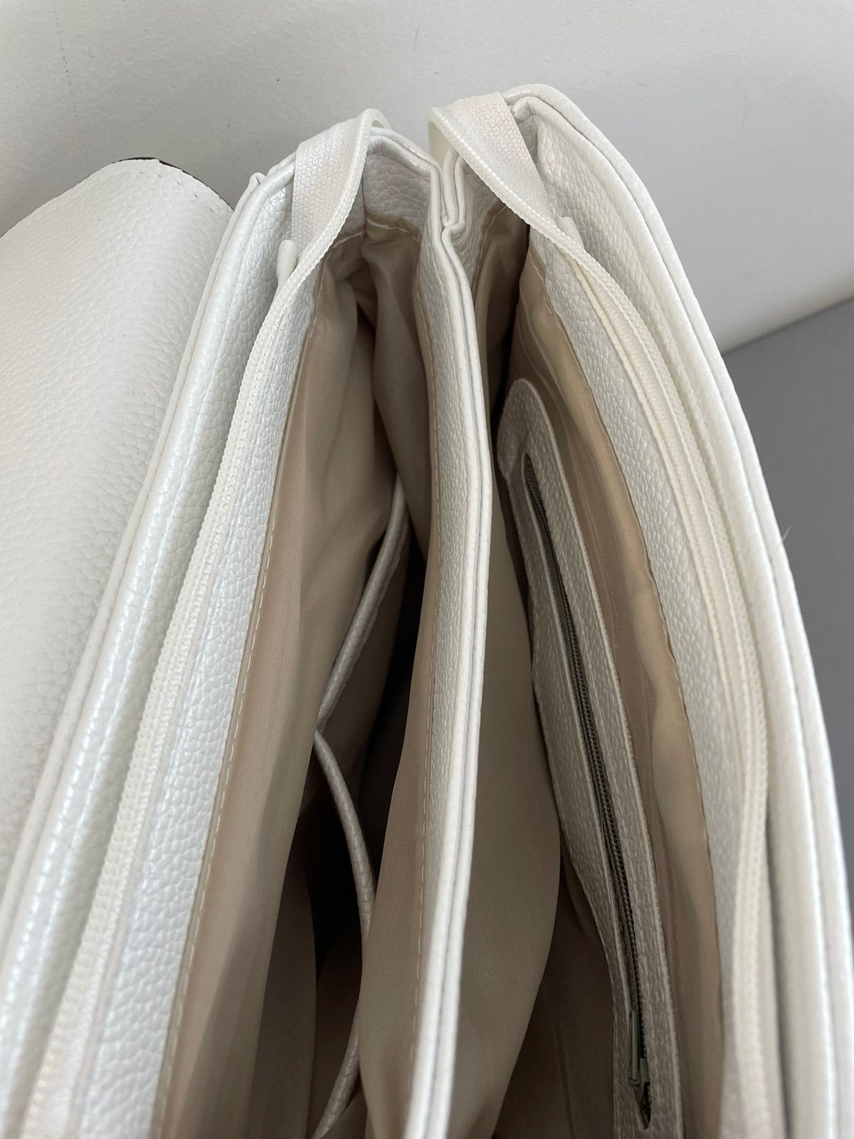 Sominta moteriška kuprinė