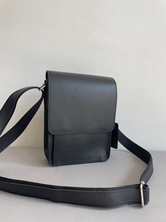 Natūralios odos vyriška rankinė per petį